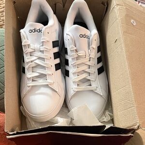 Adidas White Sneakers with Black Stripe Accents Grand courts